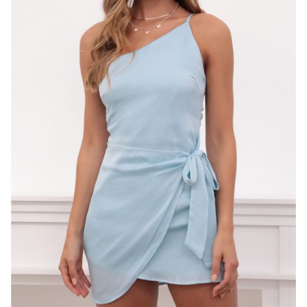 Lucy in the Sky light blue homecoming dress. size medium.